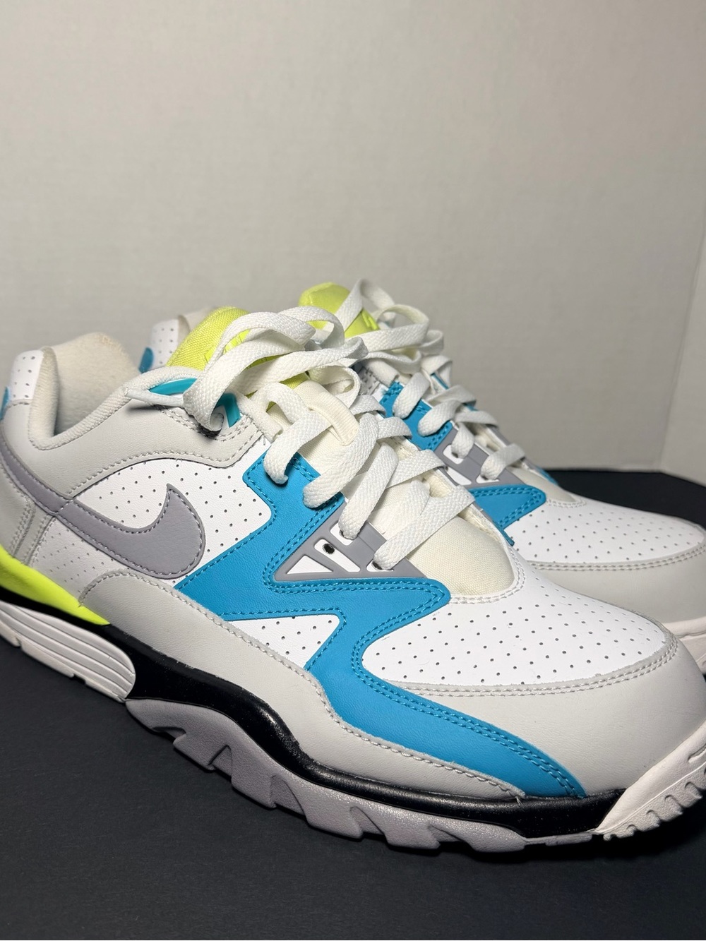 Nike Air Cross Trainer 3 Low Citron White Volt White FQ8829-100 Mens Size 10.5